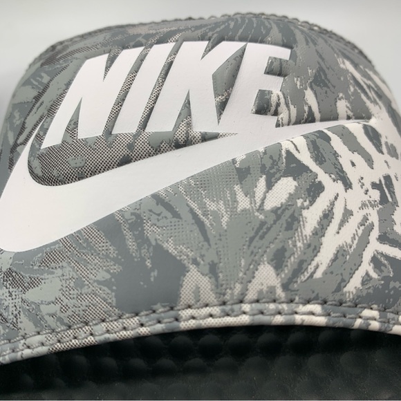 Nike Benassi Slides Mens 8 Gray White Floral Print JDI Slip On Just Do It - Picture 8 of 10